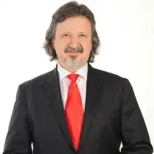 Dt. Edip Karaoğlan — Diş Hekimi, Kocaeli. Portre fotoğrafı.