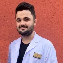 Dkt. Adem Şen — Dil ve Konuşma Terapisi, Karabük. Portre fotoğrafı.
