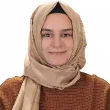 Dkt. Ayşe Nur Şanver — Dil ve konuşma terapisi. Portre fotoğrafı.