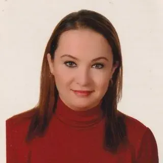 Dt. Selay Tezel Semerci — Diş Hekimi, Akçaabat, Trabzon. Portre fotoğrafı.