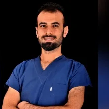 Dt. Hadi Akdemir — Diş Hekimi, Kocaeli. Portre fotoğrafı.