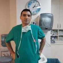 Op. Dr. Orhan Güngör — Kalp Ve Damar Cerrahisi. Portre fotoğrafı.