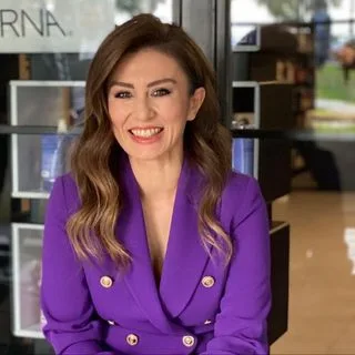 Uzm. Dr. Ezgi Atalay — Dermatoloji, Mersin. Portre fotoğrafı.