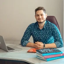 Op. Dr. Onur Oğan — Plastik Rekonstrüktif Ve Estetik Cerrahi, Antalya. Portre fotoğrafı.