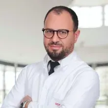 Uzm. Dr. Bekir Çakmak — Çocuk Sağlığı Ve Hastalıkları, İstanbul. Portre fotoğrafı.