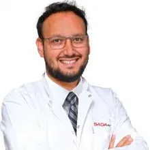 Op. Dr. Aydın Öztürk — Genel Cerrahi, İzmir. Portre fotoğrafı.