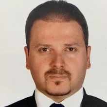 Doç. Dr. Şenol Tonyalı — Üroloji, İstanbul. Portre fotoğrafı.