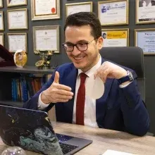 Op. Dr. Hasan Büyükdoğan — Plastik Rekonstrüktif Ve Estetik Cerrahi, İstanbul. Portre fotoğrafı.