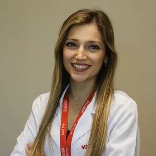 Op. Dr. Firdevs Öztürk — Kadın Hastalıkları Ve Doğum, Antalya. Portre fotoğrafı.