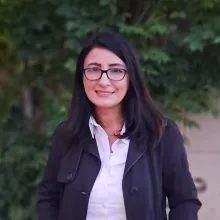 Psk. Dr. Melike Tetik Oktay — Psikoloji, İzmir. Portre fotoğrafı.