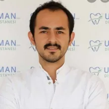 Dt. Samet Koç — Diş Hekimi, Kayseri. Portre fotoğrafı.