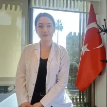 Fzt. Türkan Çakır — Fizyoterapi Ve Rehabilitasyon, Antalya. Portre fotoğrafı.