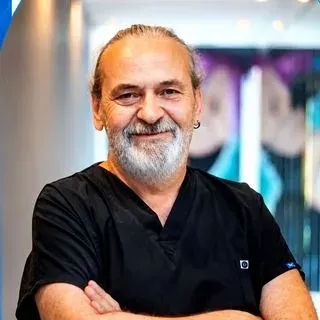 Dt. Mümtaz Hüseyin Uğur — Diş Hekimi, Samsun. Portre fotoğrafı.