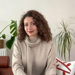 Psk. Hatice Kübra Tokgönül — Psikoloji, Ankara. Portre fotoğrafı.