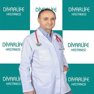 Doç. Dr. Avni Kaya. Portre fotoğrafı.