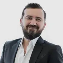 Op. Dr. Harun Şimşek — Plastik Rekonstrüktif Ve Estetik Cerrahi, Antalya. Portre fotoğrafı.