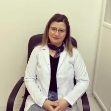 Dt. Sevinç İsmiler Akpınar — Diş Hekimi, Manisa. Portre fotoğrafı.