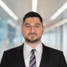 Doç. Dr. Ogün Erşen — Çiğli, İzmir. Portre fotoğrafı.