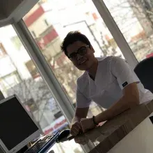 Dt. Hüseyin İnce — Diş Hekimi, Denizli. Portre fotoğrafı.