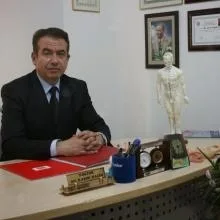 Uzm. Dr. Ali Kasım Hacim — Akupunktur, Ankara. Portre fotoğrafı.