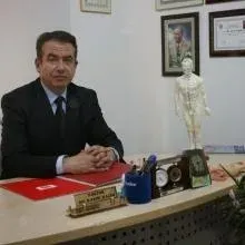 Uzm. Dr. Ali Kasım Hacim — Akupunktur, Ankara. Portre fotoğrafı.