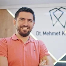Dt. Mehmet Kahveci — Diş Hekimi, Eskişehir. Portre fotoğrafı.