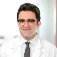 Prof. Dr. Ali Metin Esen — Kardiyoloji, İstanbul. Portre fotoğrafı.