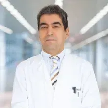 Op. Dr. M.Levent Pektaş — Plastik Rekonstrüktif Ve Estetik Cerrahi, İstanbul. Portre fotoğrafı.