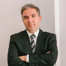 Prof. Dr. Adnan Fuat Büyüklü — Ankara. Portre fotoğrafı.