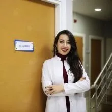 Dyt. Esra Balkan — Diyetisyen, İstanbul. Portre fotoğrafı.