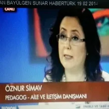 Öznur Simav — Çocuk Gelişimi, İstanbul. Portre fotoğrafı.