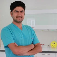 Dr. Dt. Emre Naiboğlu — Ortodonti, Van. Portre fotoğrafı.