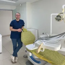 Uzm. Dt. Utku Böcüoğlu — Mersin. Portre fotoğrafı.