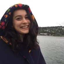 Psk. Özge Hersek — Psikoloji, Tekirdağ. Portre fotoğrafı.