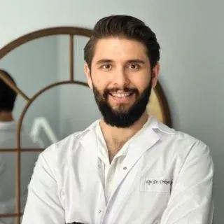 Op. Dr. Orkun Özkan — Göz Hastalıkları, İstanbul. Portre fotoğrafı.