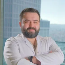 Dr. Hüseyin Güleryüz — Pratisyen, İstanbul. Portre fotoğrafı.