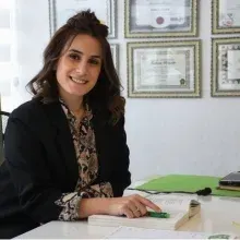 Dyt. Simge Ozan Arslan — Diyetisyen, İzmir. Portre fotoğrafı.