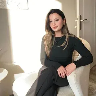 Psk. Damla Mirzaoğlu — Psikoloji. Portre fotoğrafı.