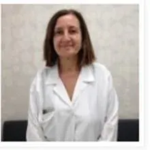 Uzm. Dr. Perran Ölmez — İç Hastalıkları, İstanbul. Portre fotoğrafı.