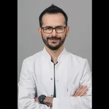 Uzm. Dr. Anıl Teke — Antalya. Portre fotoğrafı.