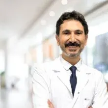 Dr. Öğr. Üyesi Mehmet Çağlar Özgür — Beyin Ve Sinir Cerrahisi, Kağıthane, İstanbul. Portre fotoğrafı.