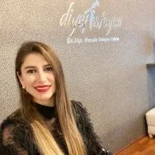 Dyt. Mesude Evirgen — Diyetisyen, İzmir. Portre fotoğrafı.