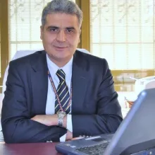 Prof. Dr. Şakir Ünal — Plastik Rekonstrüktif Ve Estetik Cerrahi, Mersin. Portre fotoğrafı.