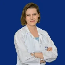 Uzm. Dr. Gülçin Ayar — Dermatoloji, Bursa. Portre fotoğrafı.