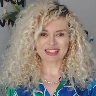 Psk. Verda Ak — Psikoloji. Portre fotoğrafı.