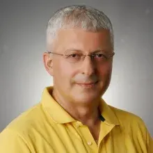 Op. Dr. Muzaffer Zorlu — Çocuk Cerrahisi, Antalya. Portre fotoğrafı.