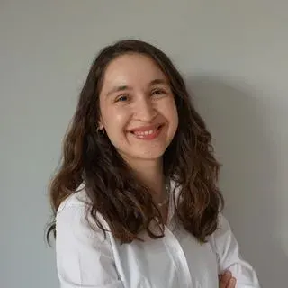 Uzm. Dr. Tuğçe Eren Varlı — Çocuk ve Ergen Psikiyatrisi, Kocaeli. Portre fotoğrafı.