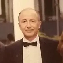 Uzm. Dr. Aşer Bensusan — Çocuk Sağlığı Ve Hastalıkları, İstanbul. Portre fotoğrafı.