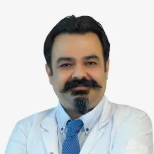 Uzm. Dr. Halil Kalli — İç Hastalıkları, Gaziantep. Portre fotoğrafı.