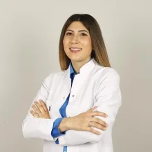 Dt. Emine Kurt — Diş Hekimi, Niğde. Portre fotoğrafı.